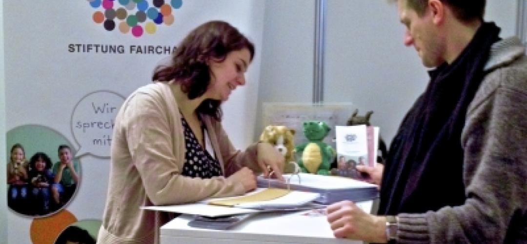 Berliner Stiftungstag: Infostand zur Sprachförderung der Stiftung Fairchance 