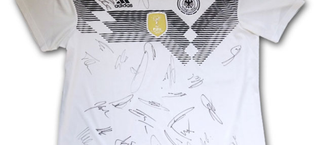 WM-Trikot mit Unterschriften der DFB-Elf